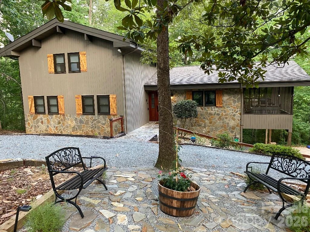394 Jonathan Lane - Photo 2