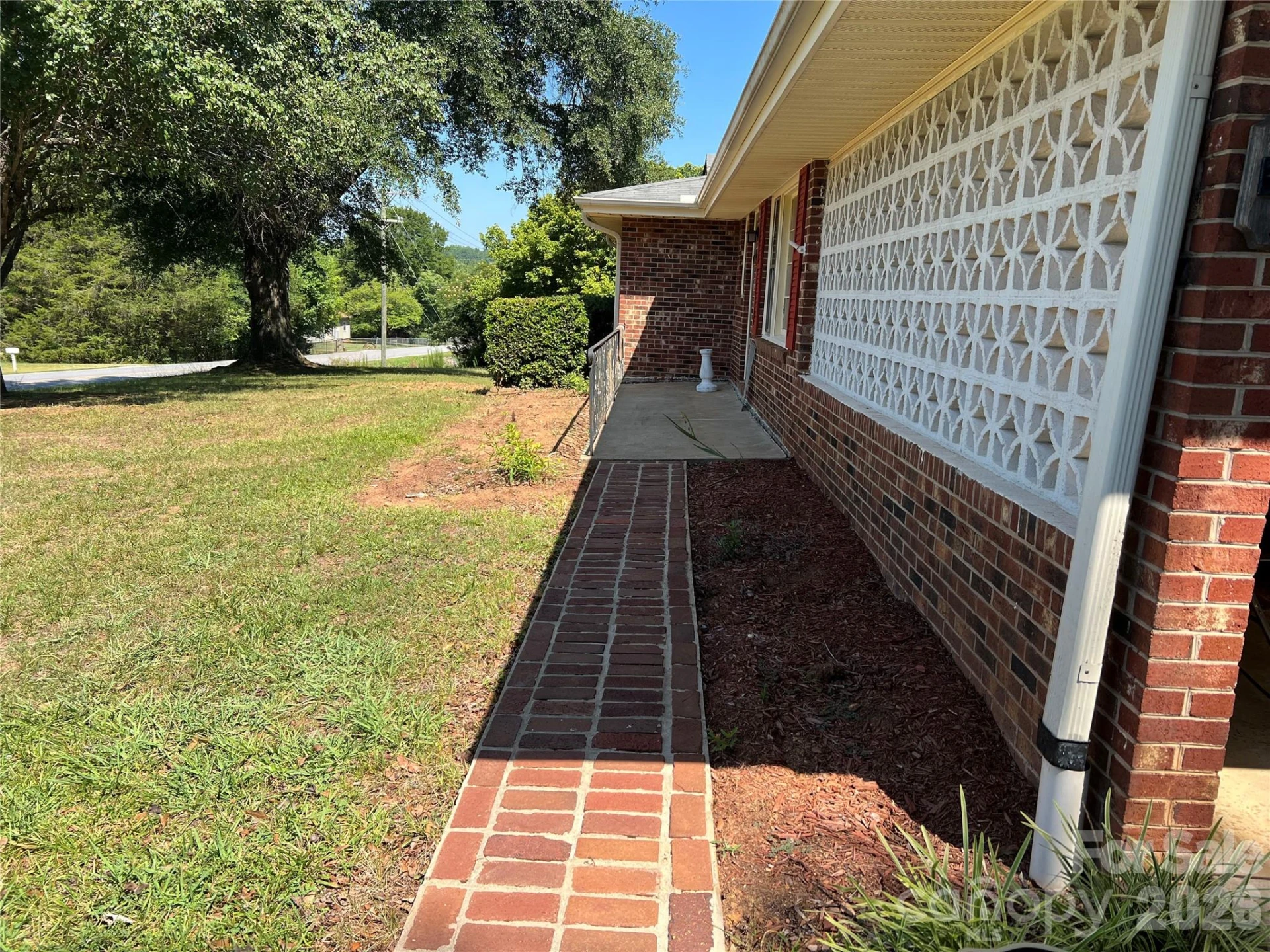 649 Pine Street - Photo 4