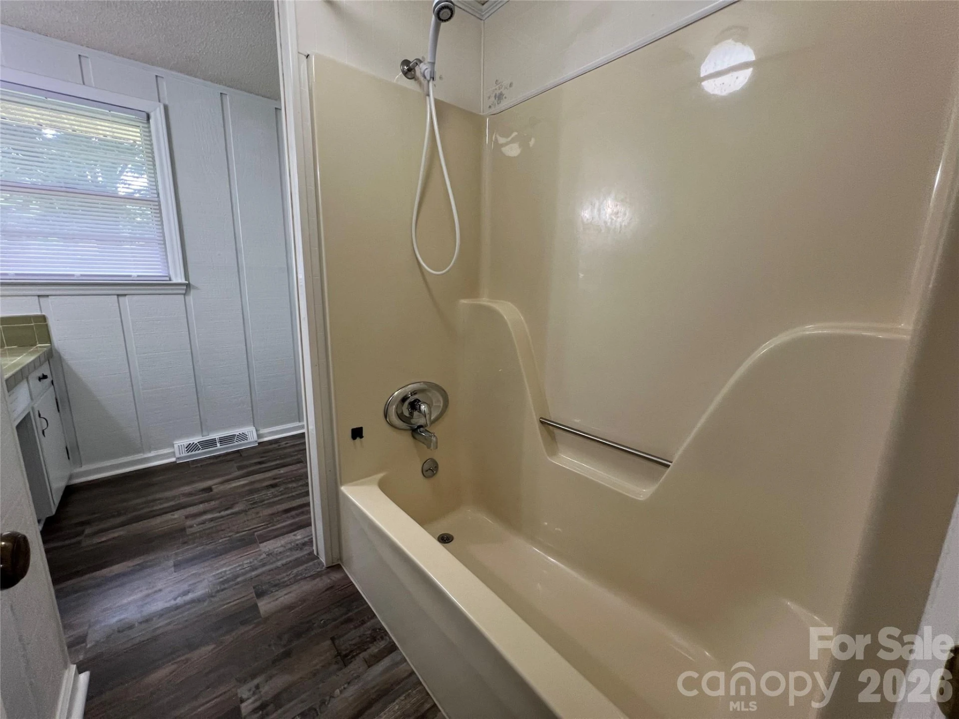 649 Pine Street - Photo 16