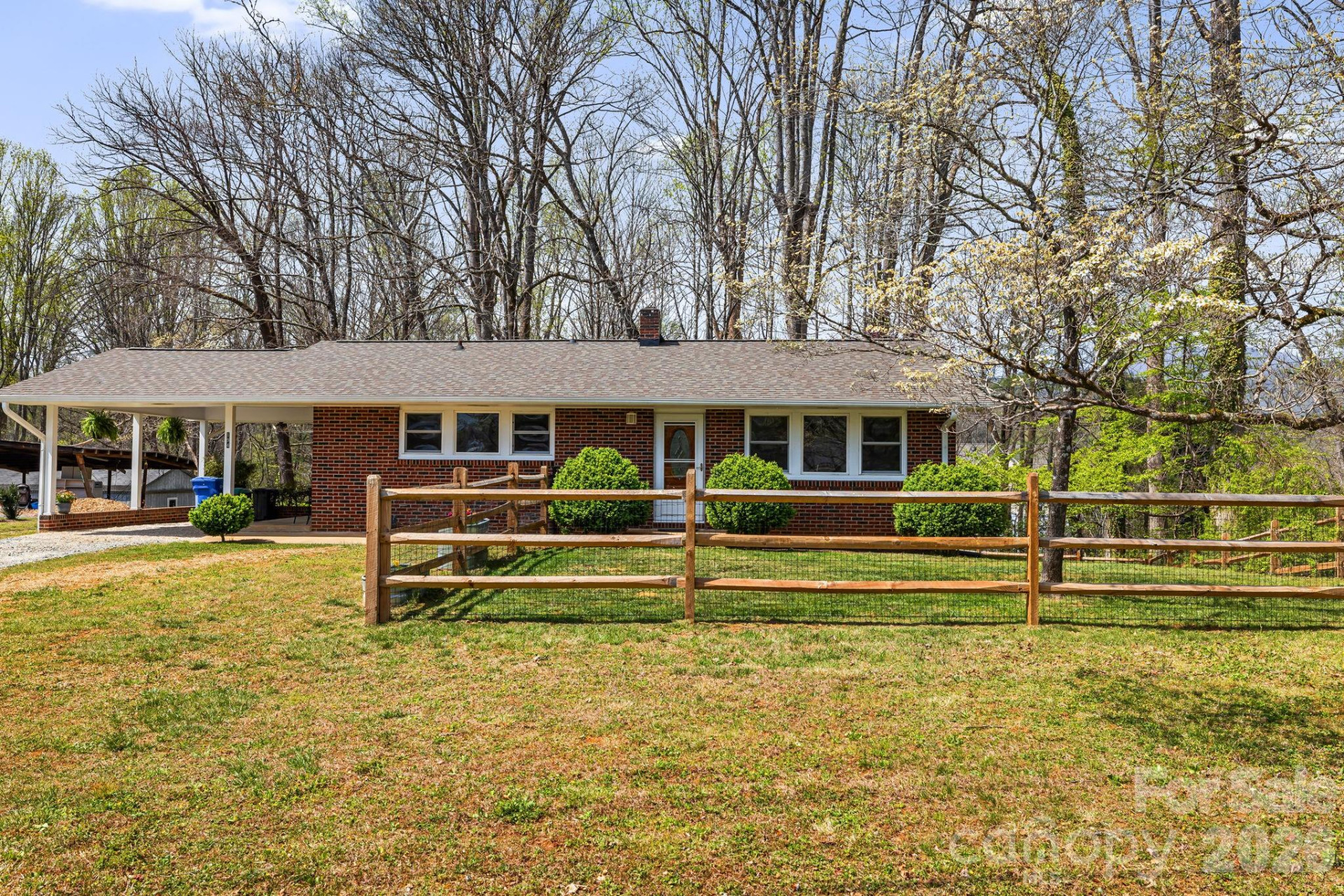 194 Carolina Avenue - Photo 2