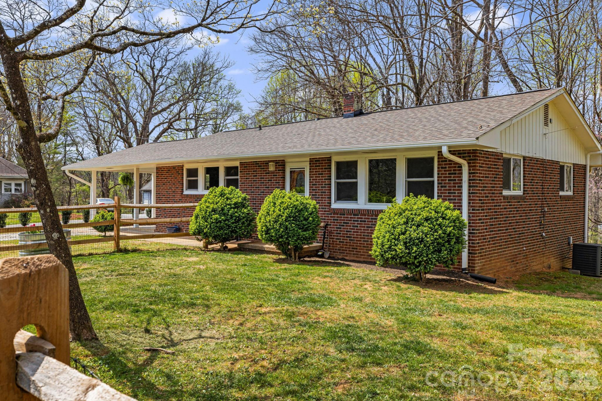 194 Carolina Avenue - Photo 3