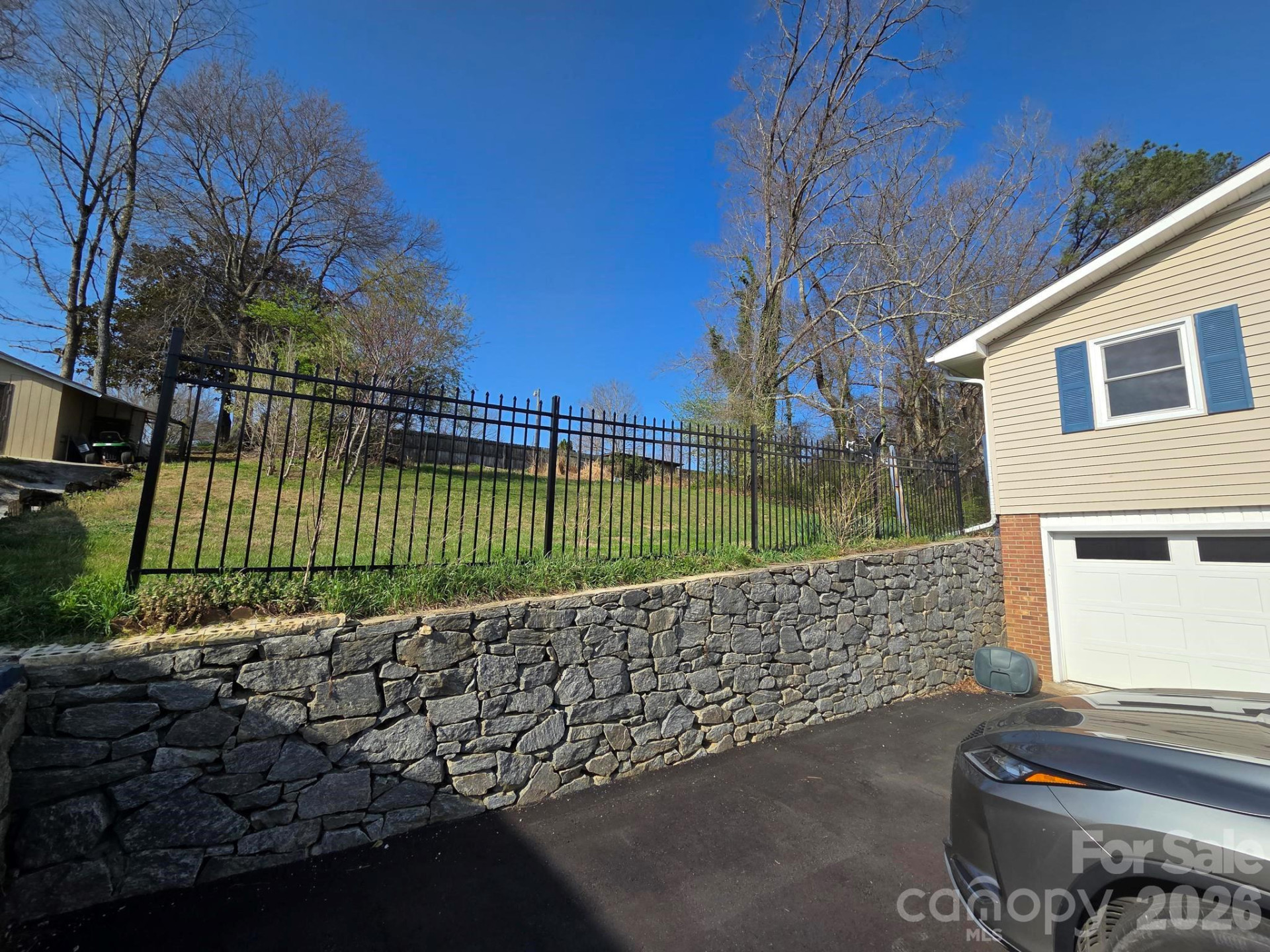 106 Shelly Drive - Photo 4