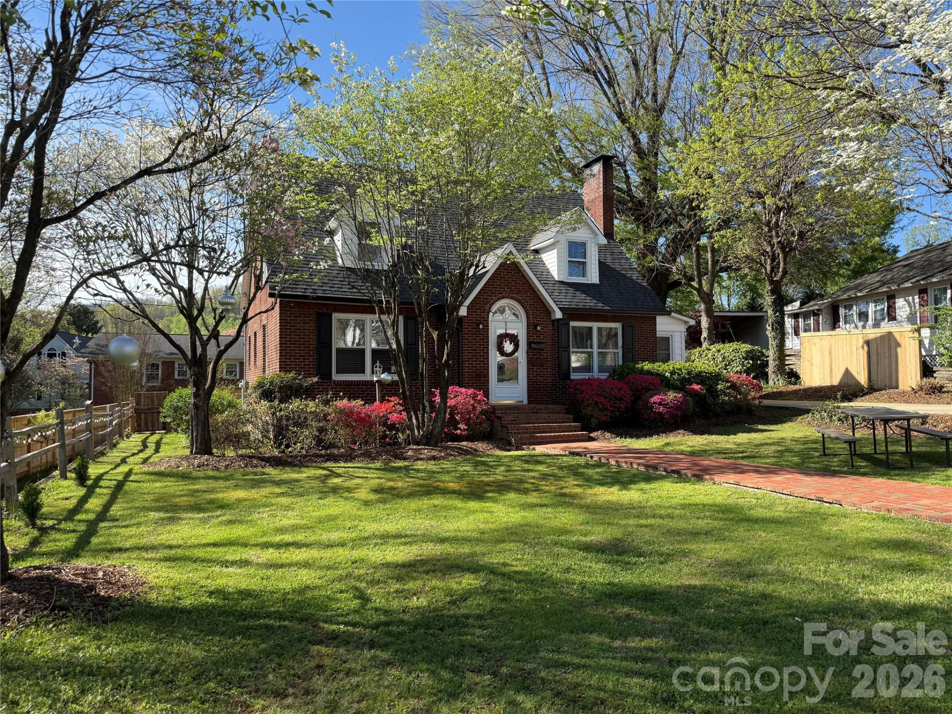 110 Lincoln Avenue - Photo 2