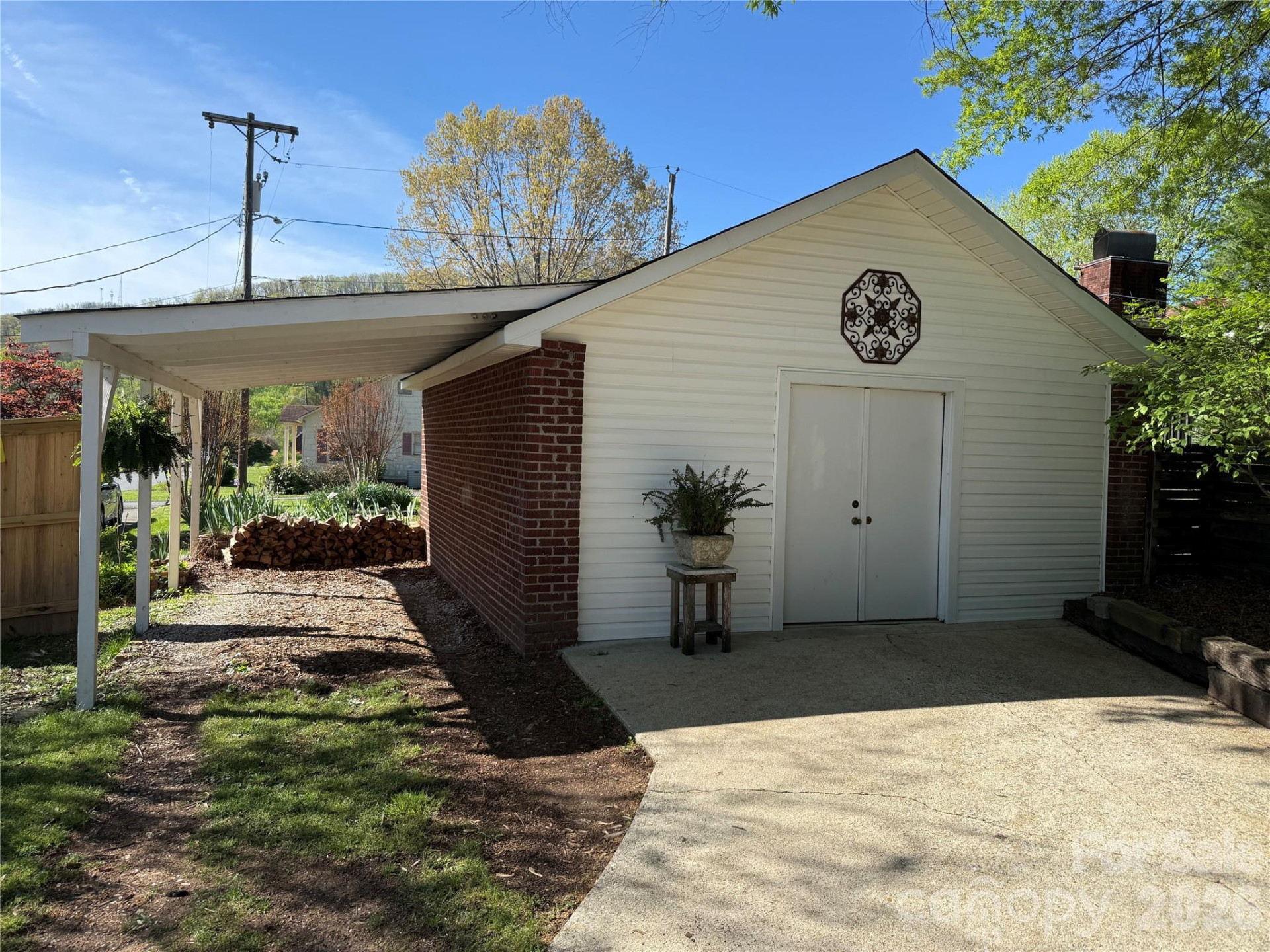 110 Lincoln Avenue - Photo 5