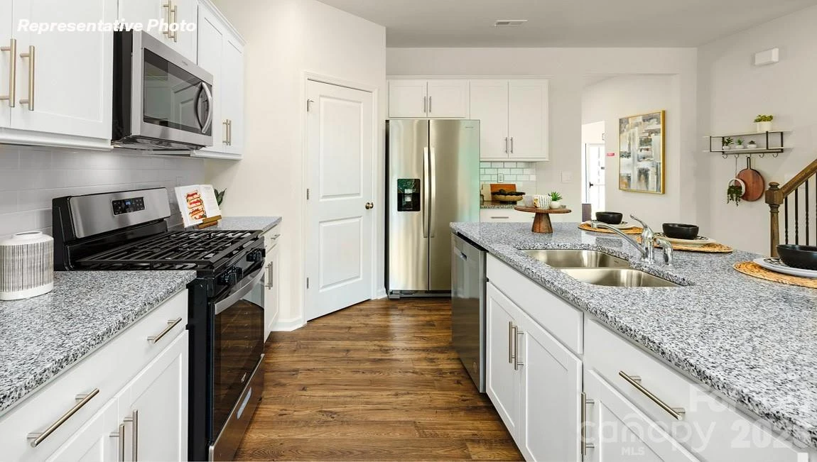 529 Blackpool Court - Photo 7