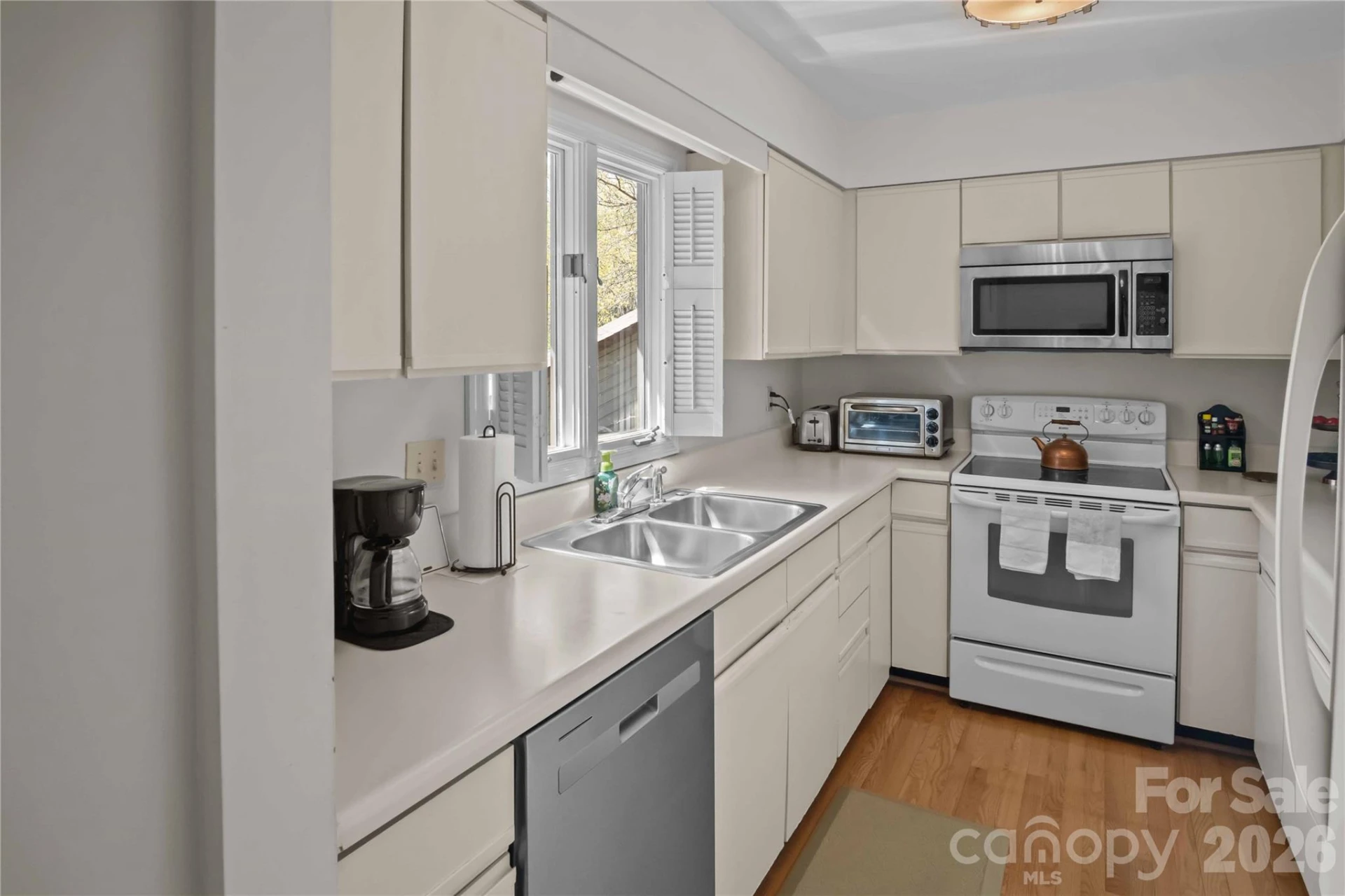 335 Melrose Avenue #103 - Photo 27