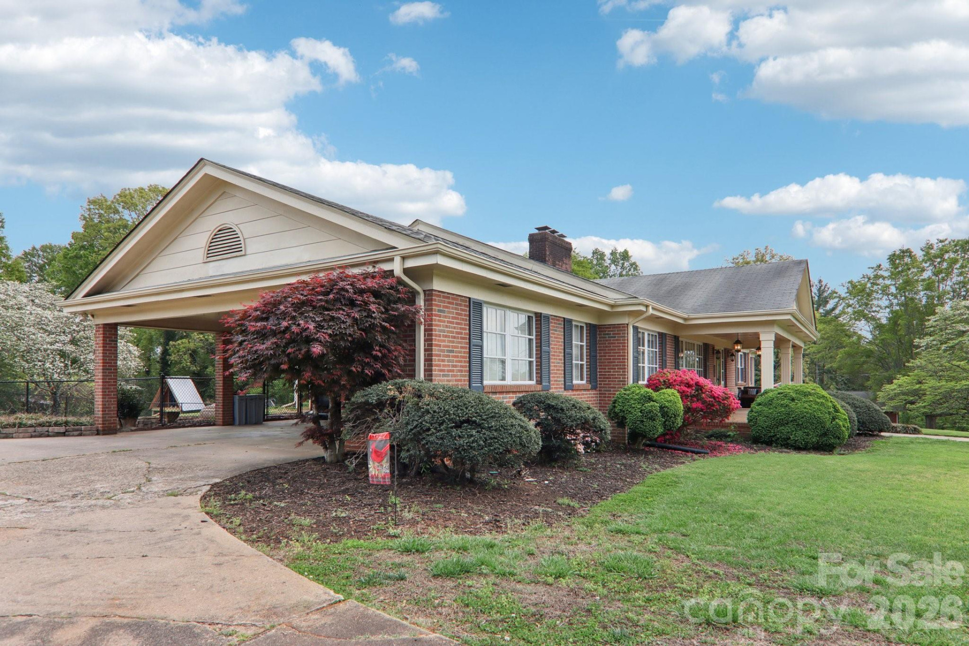 221 Huntley Street - Photo 2