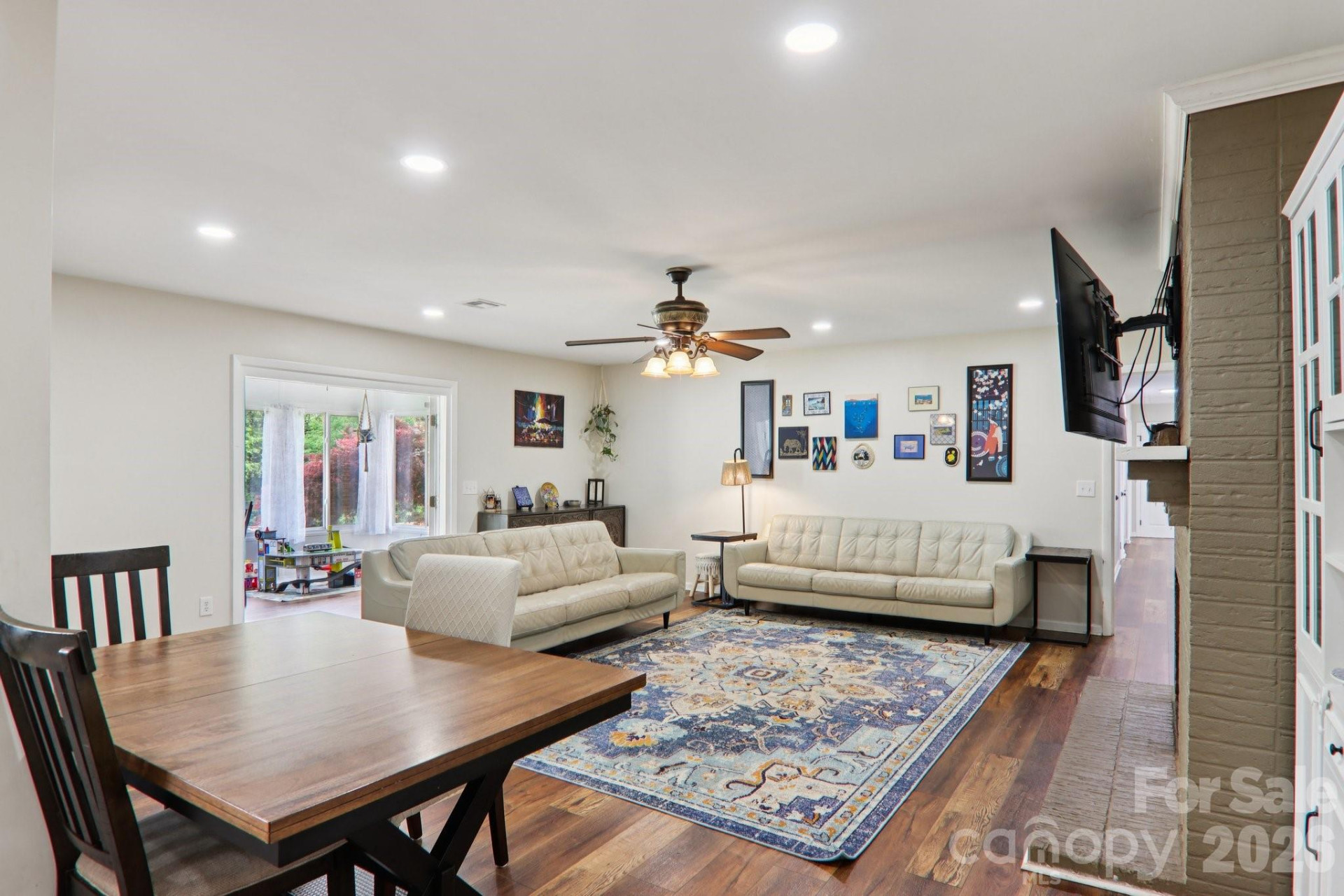 221 Huntley Street - Photo 11