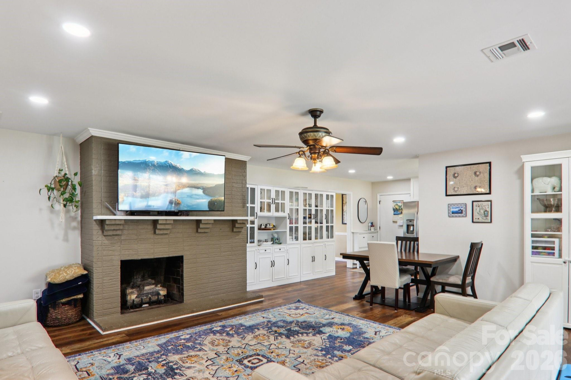 221 Huntley Street - Photo 14