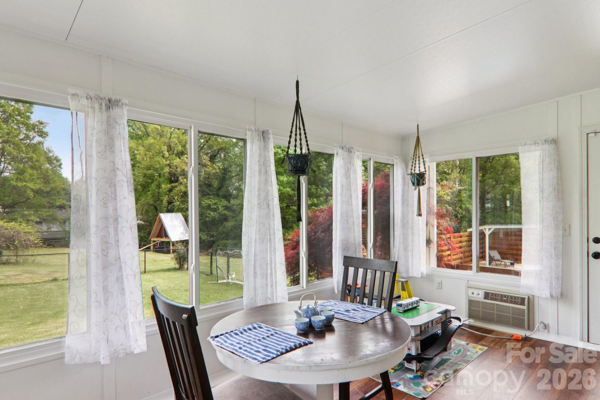 221 Huntley Street - Photo 20