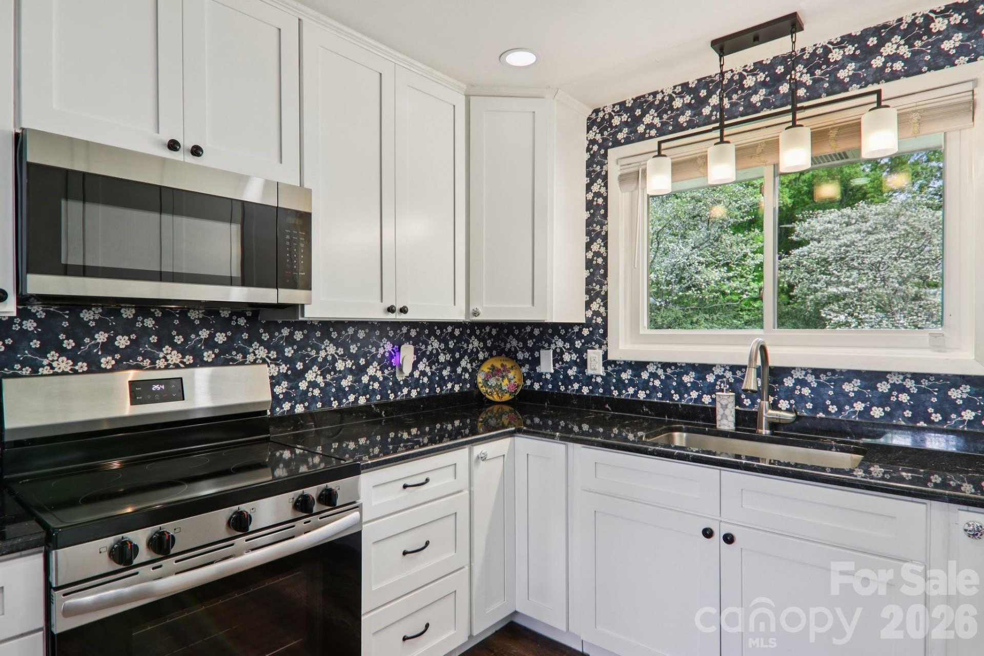 221 Huntley Street - Photo 25