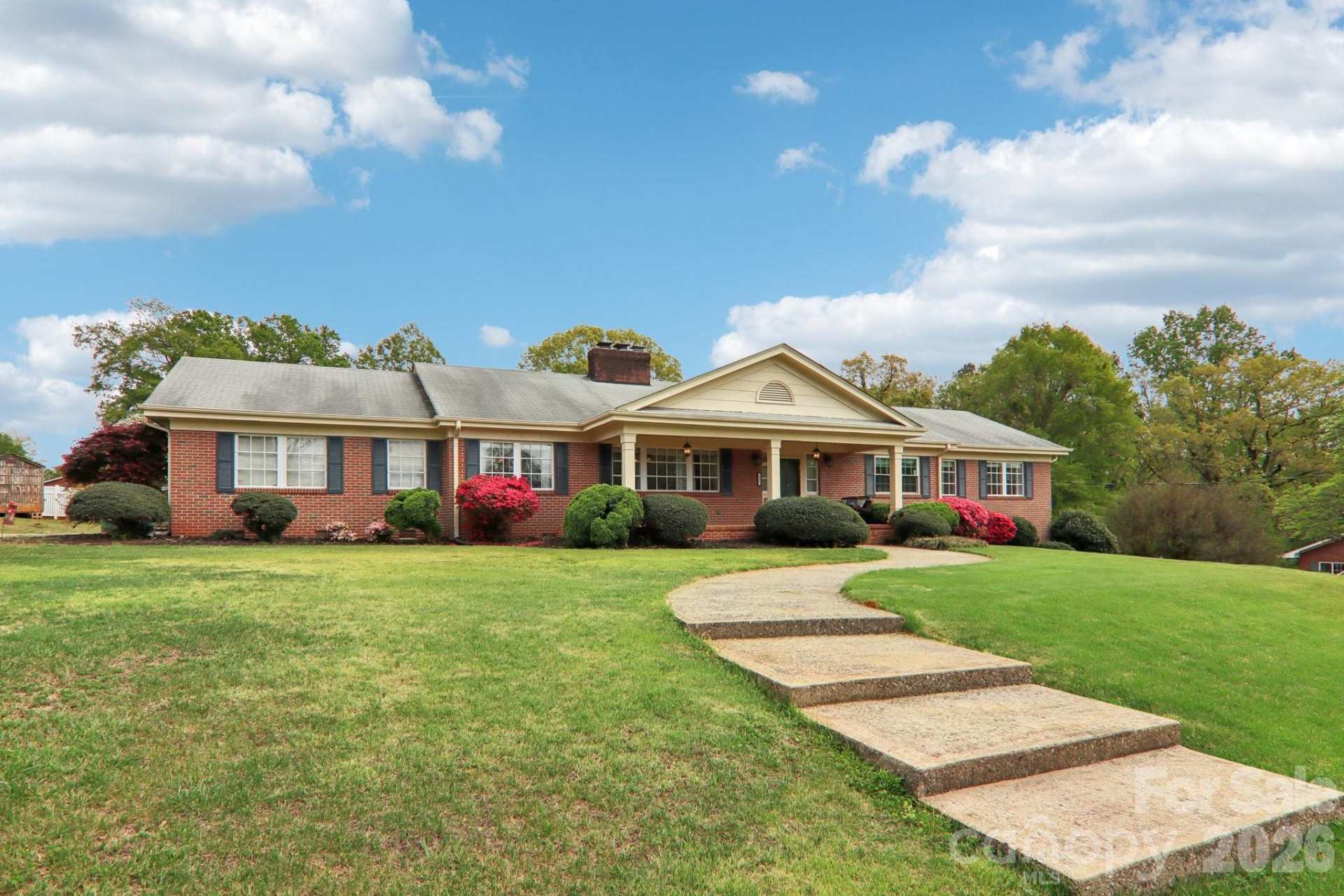 221 Huntley Street - Photo 4