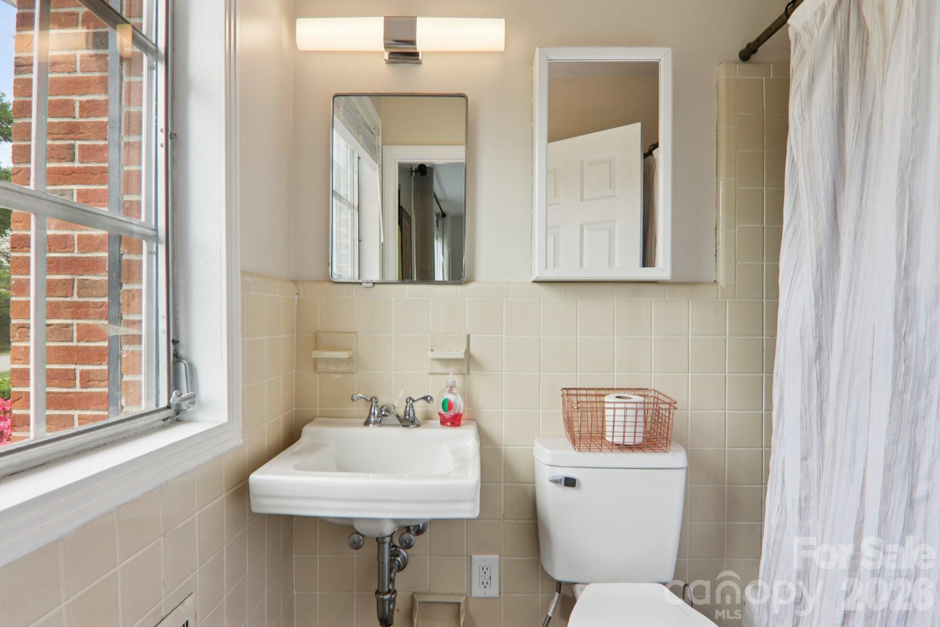 221 Huntley Street - Photo 36
