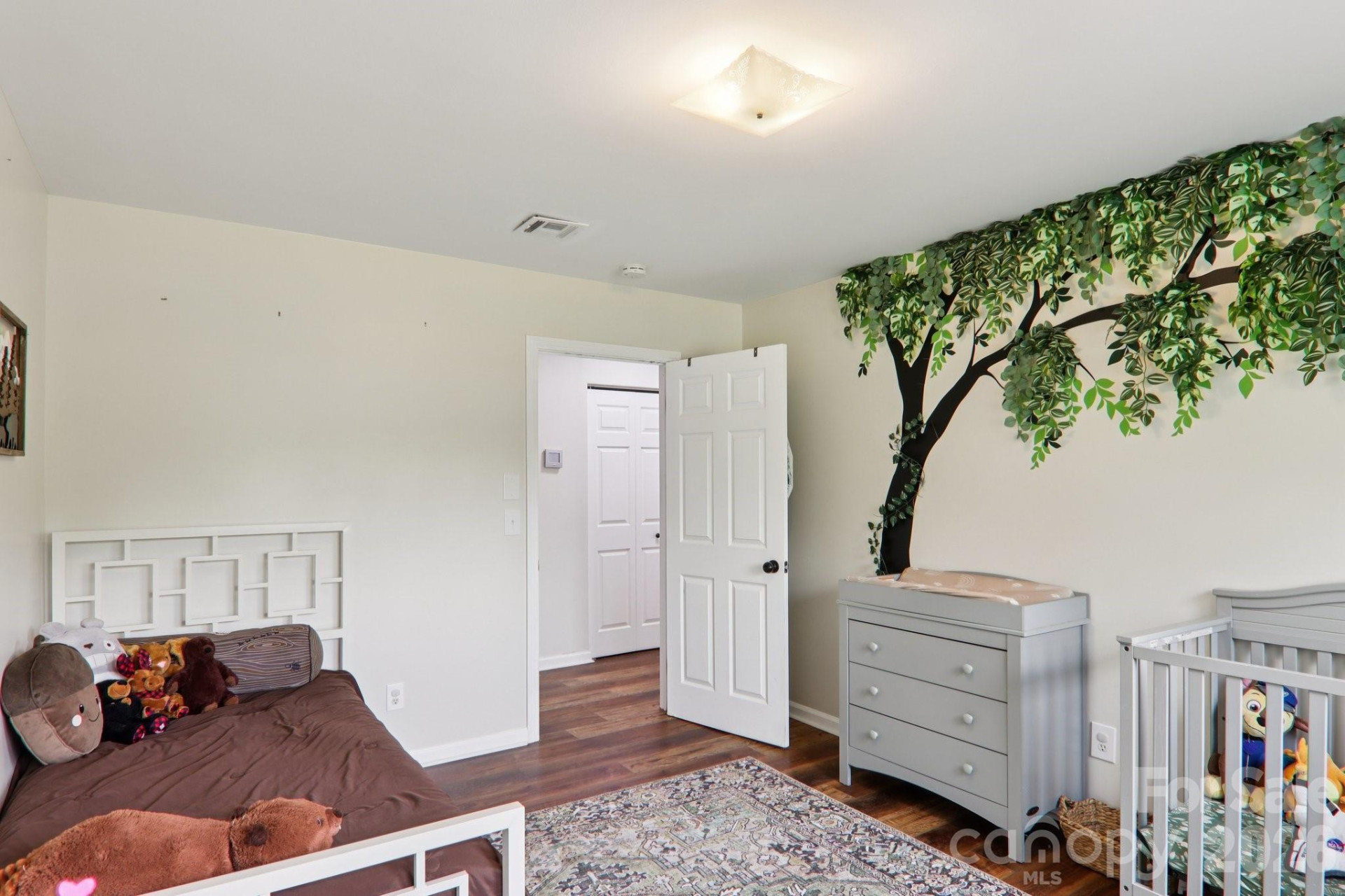 221 Huntley Street - Photo 40