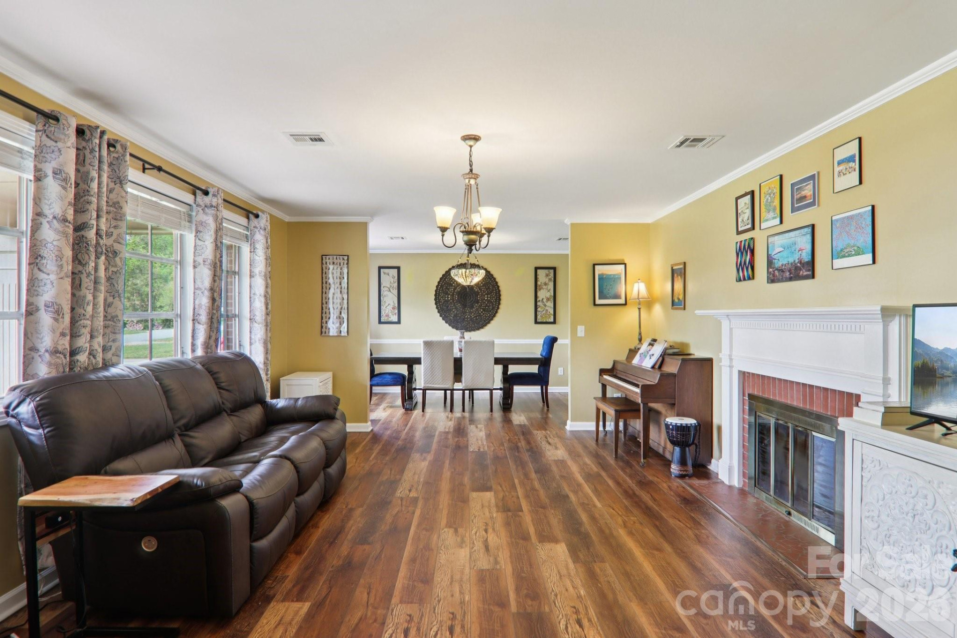 221 Huntley Street - Photo 7