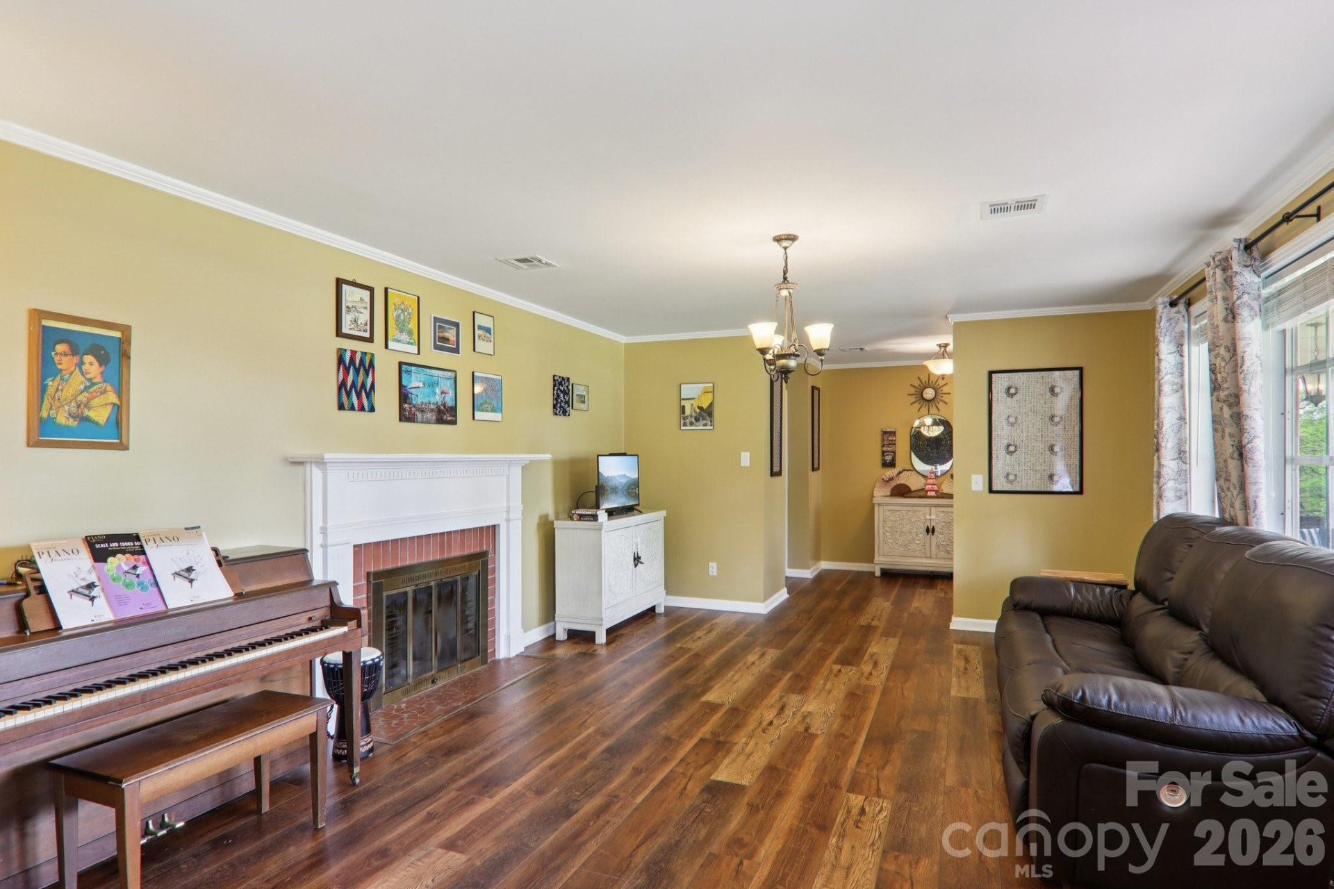 221 Huntley Street - Photo 9