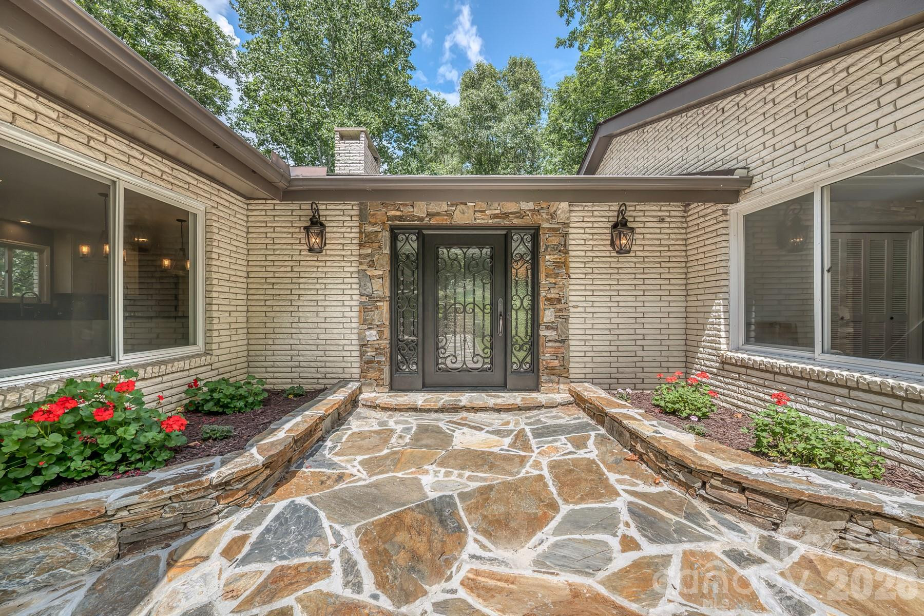 294 Martha Drive - Photo 3