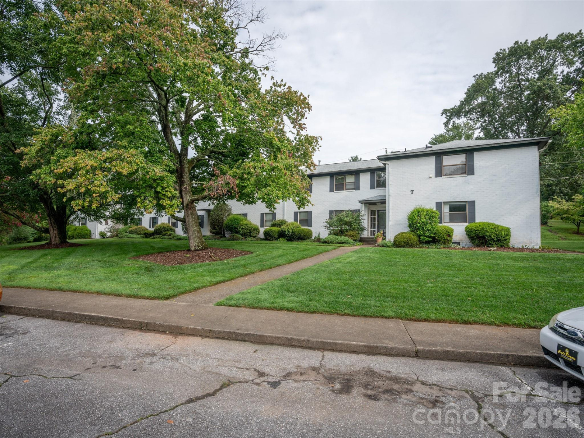 8 Units - 615 Biltmore Avenue - Photo 31