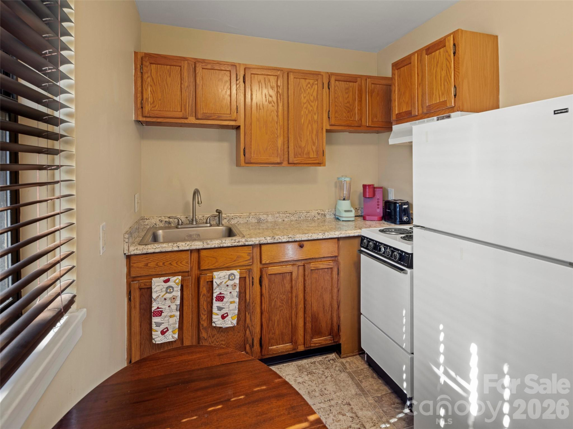 8 Units - 615 Biltmore Avenue - Photo 6