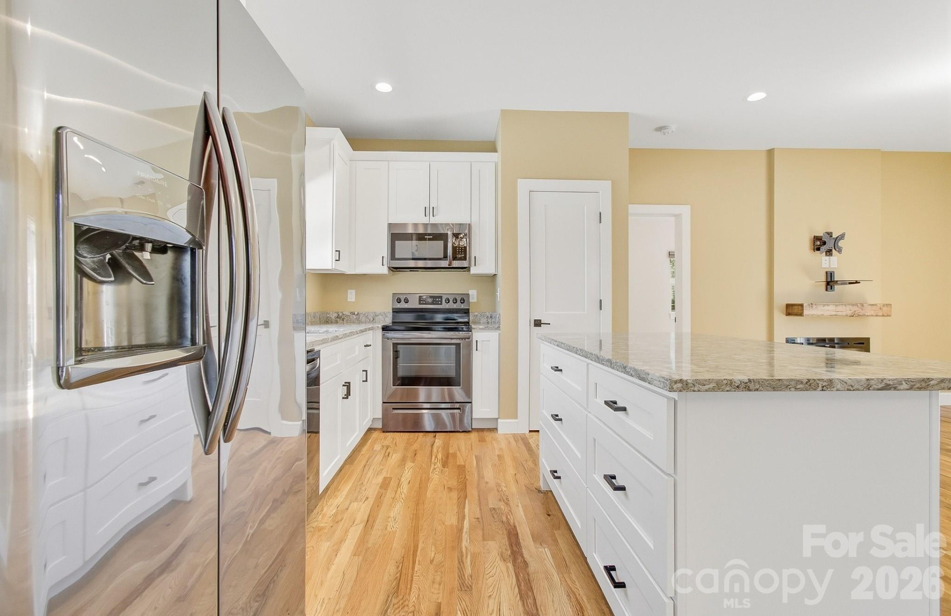 180 Moody Avenue - Photo 11