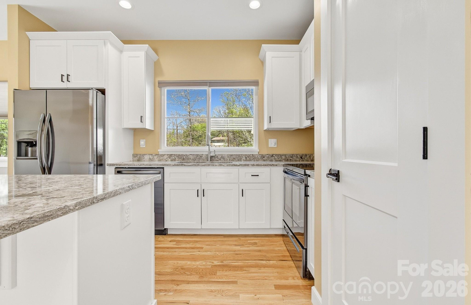 180 Moody Avenue - Photo 12