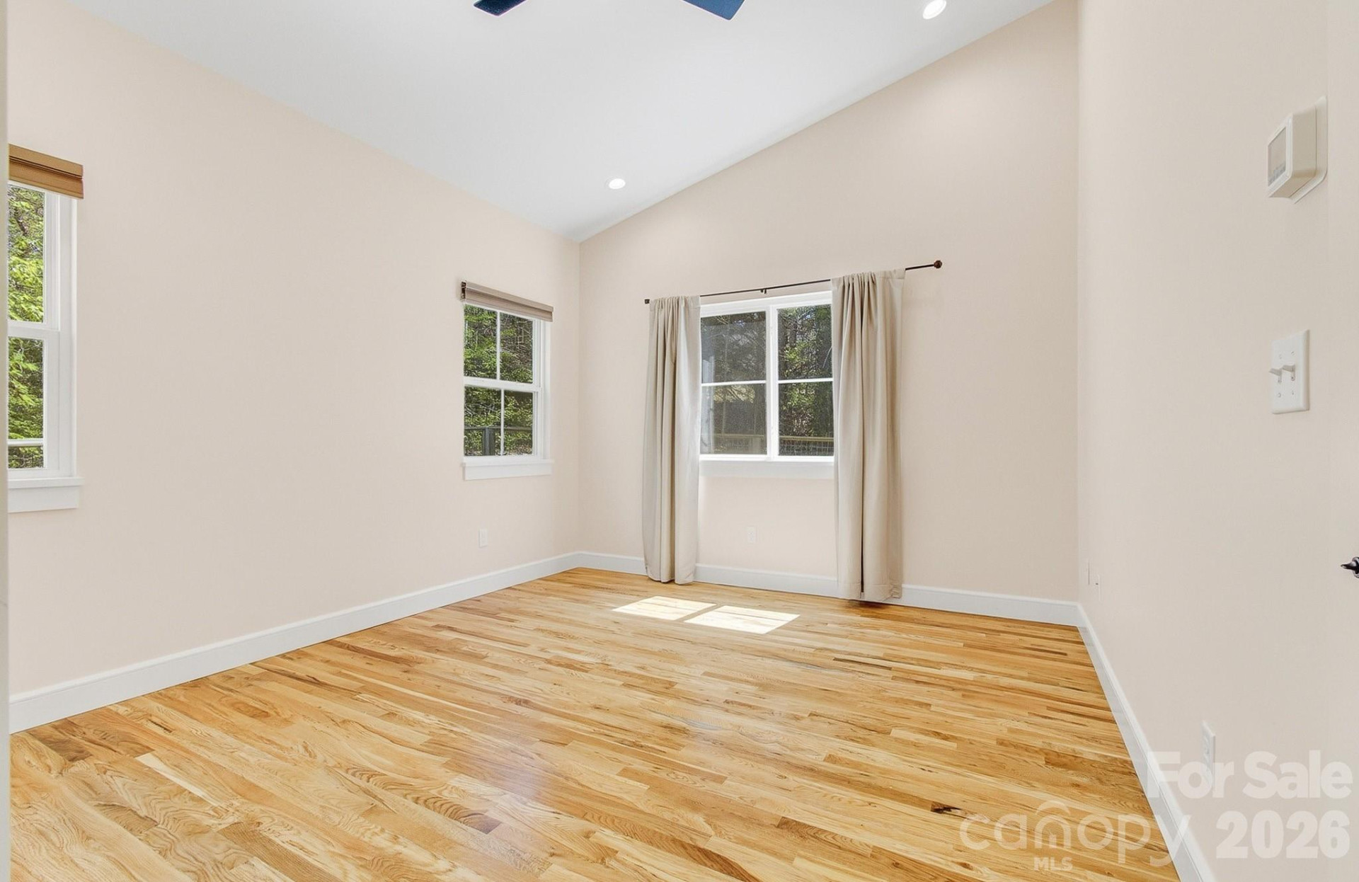 180 Moody Avenue - Photo 4