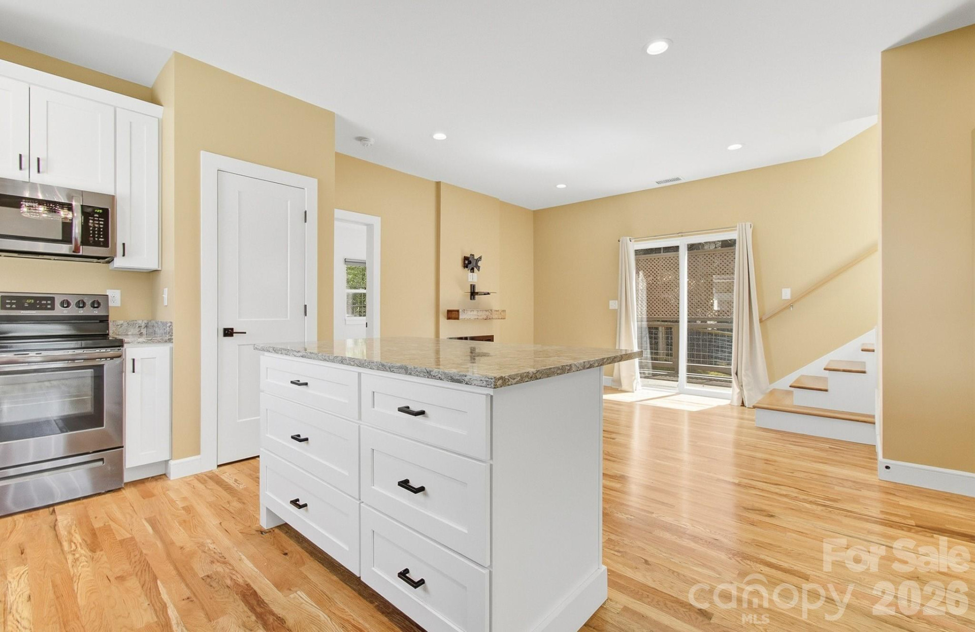 180 Moody Avenue - Photo 10