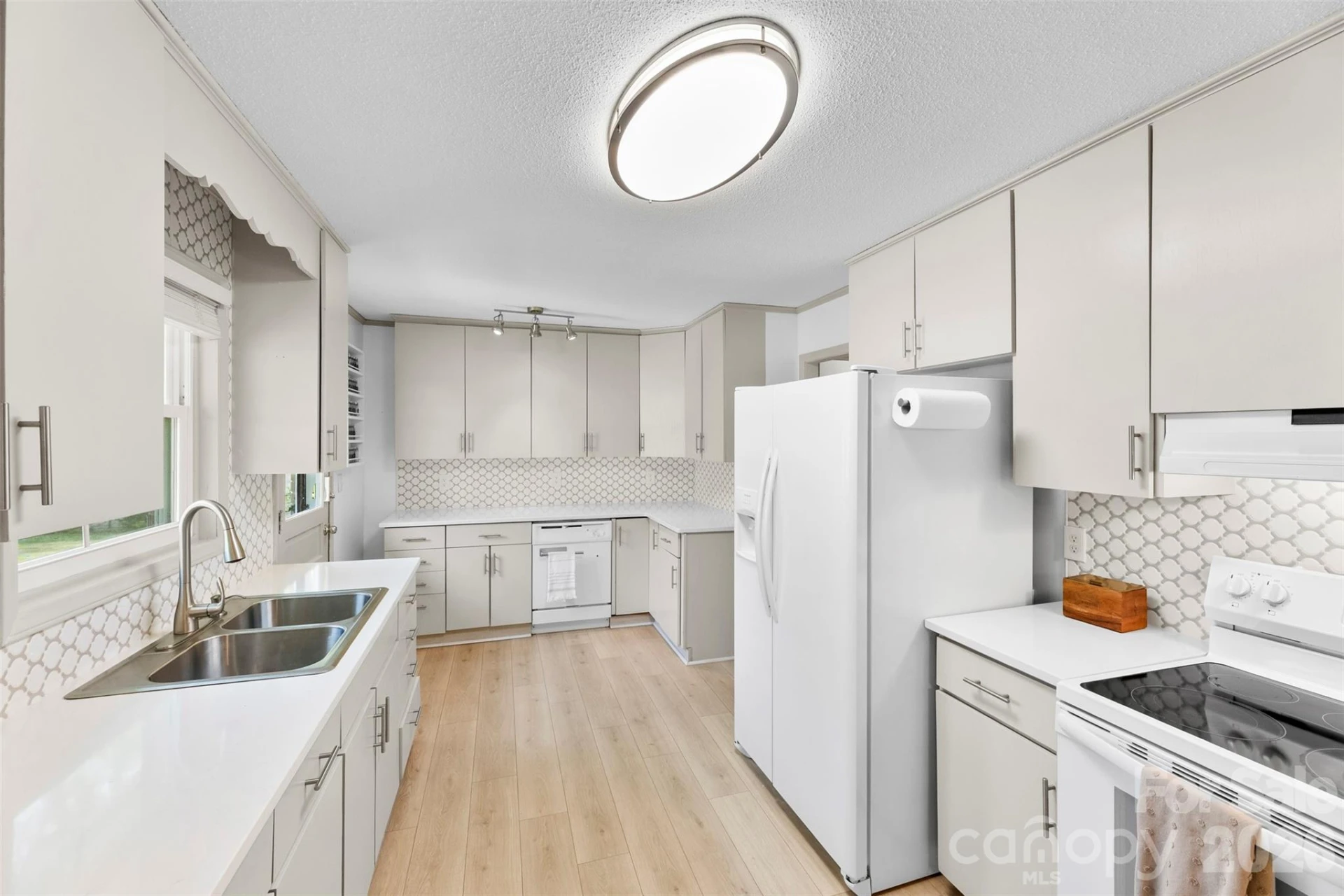 2200 Simmons Street - Photo 6