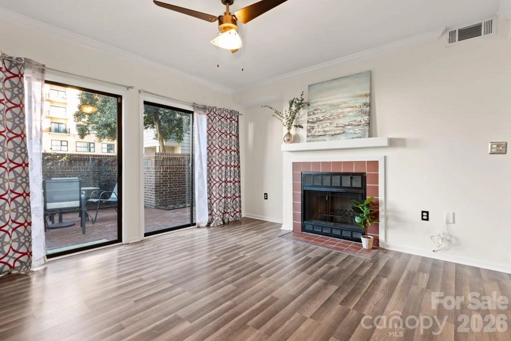 212 10th Street - Photo 3