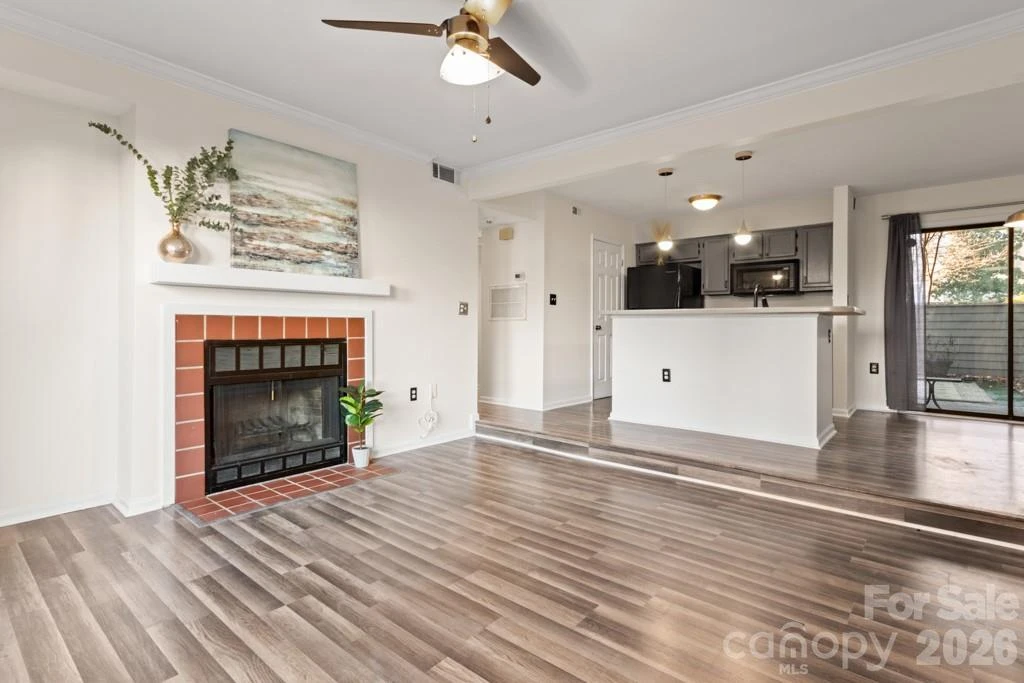 212 10th Street - Photo 4