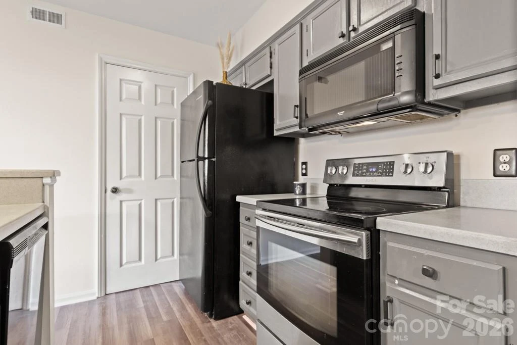 212 10th Street - Photo 8