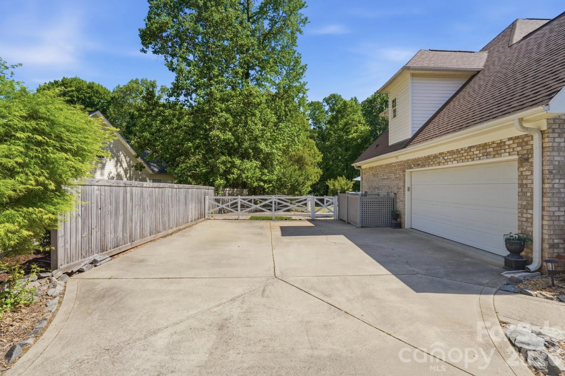 104 Ardmore Place - Photo 4
