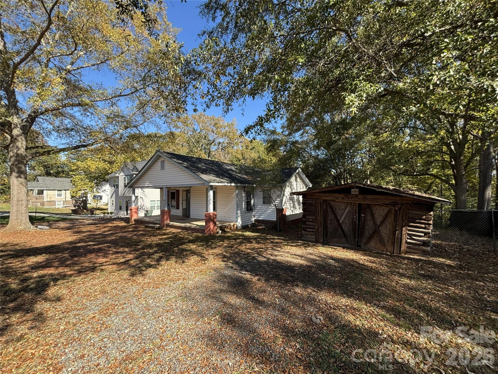 1040 East Drive - Photo 3