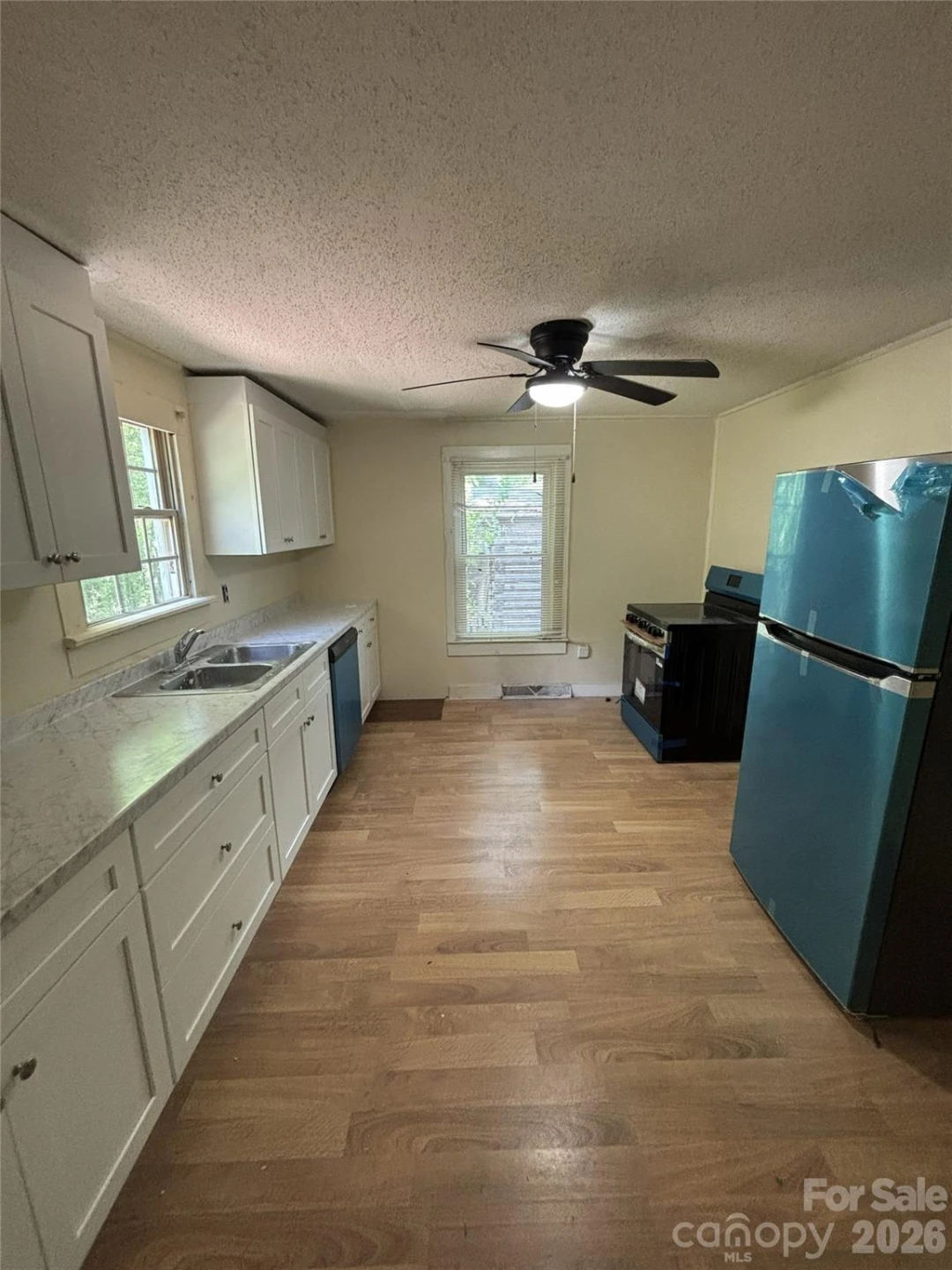 1040 East Drive - Photo 5