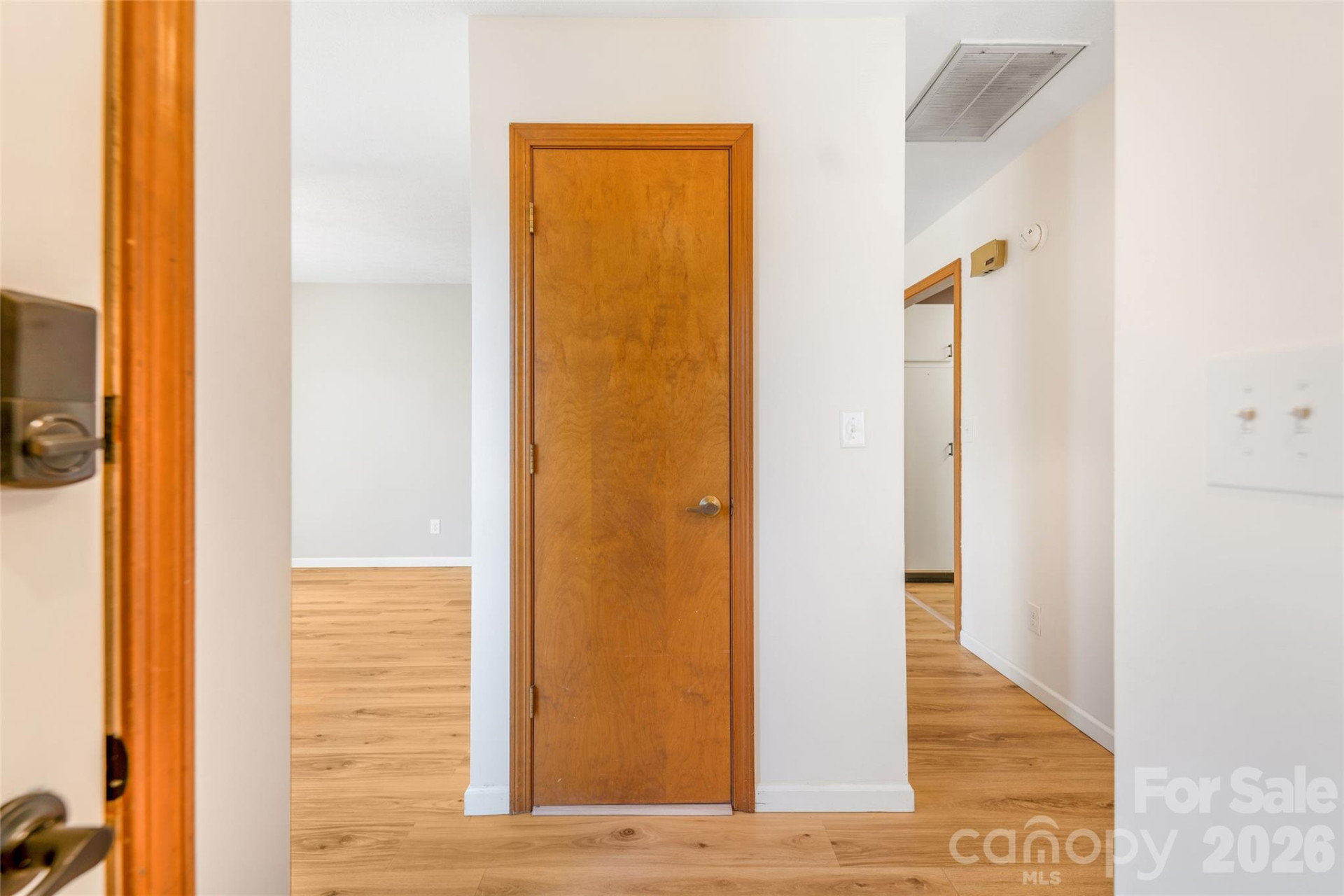 521 Courtwood Lane #8 - Photo 5