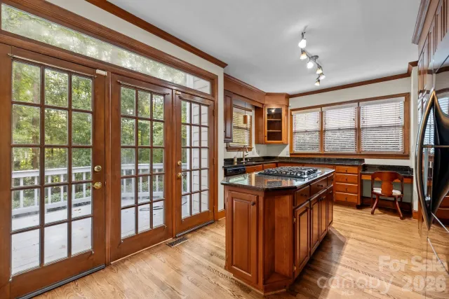 230 Brackenbury Lane