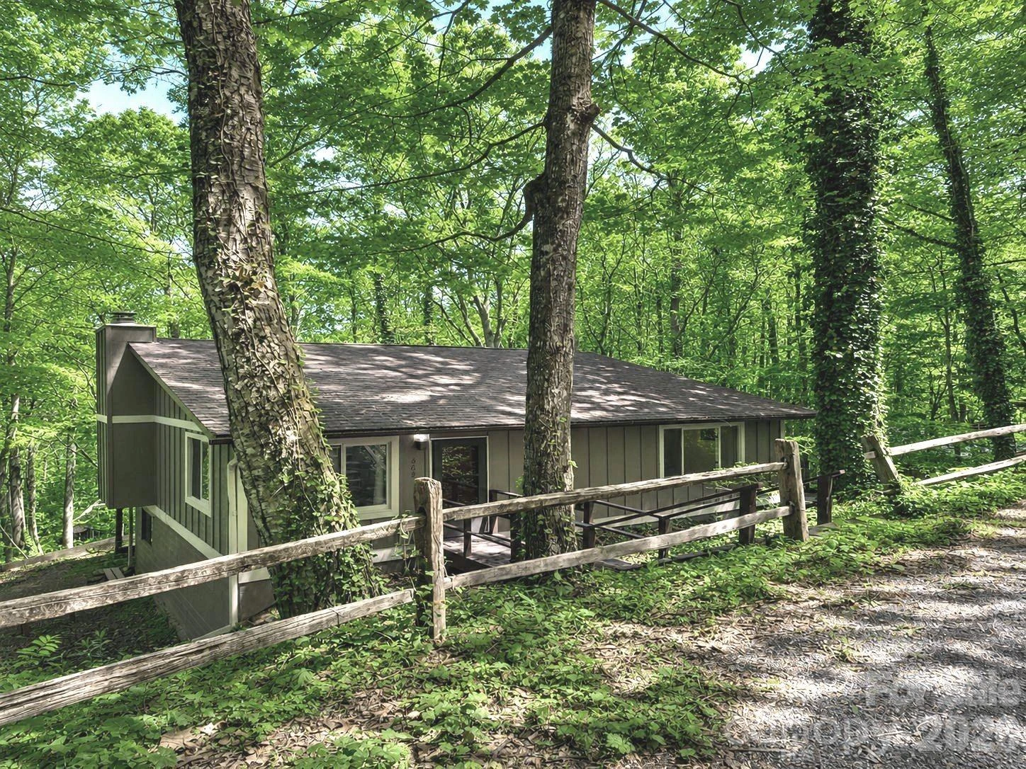 662 Locust Drive - Photo 3