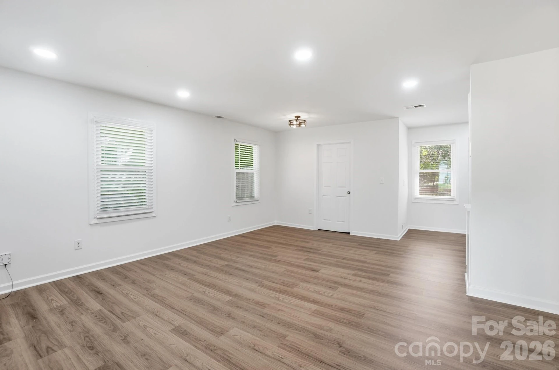 6608 Rosecran Drive - Photo 4