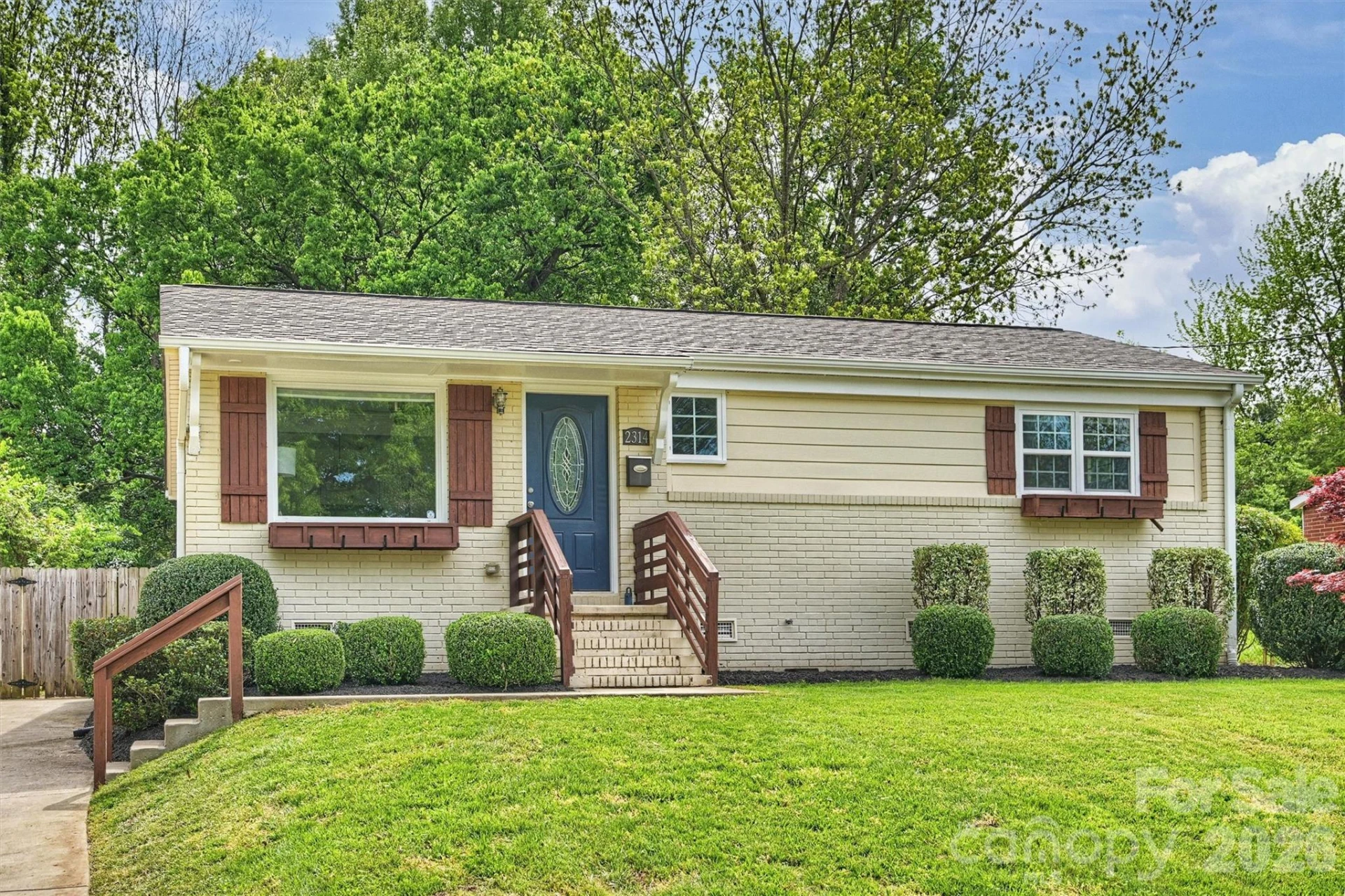 2314 Crestview Drive - Photo 3