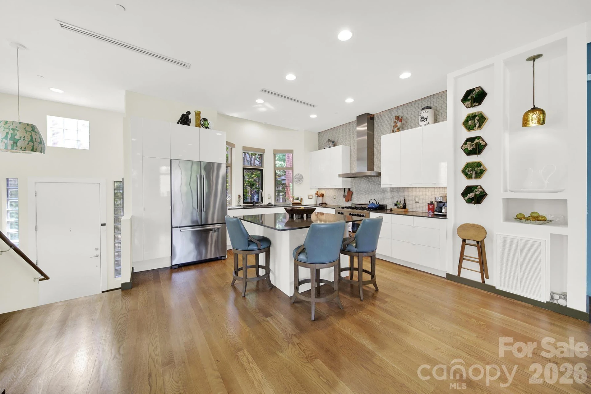 1930 Scott Avenue - Photo 4