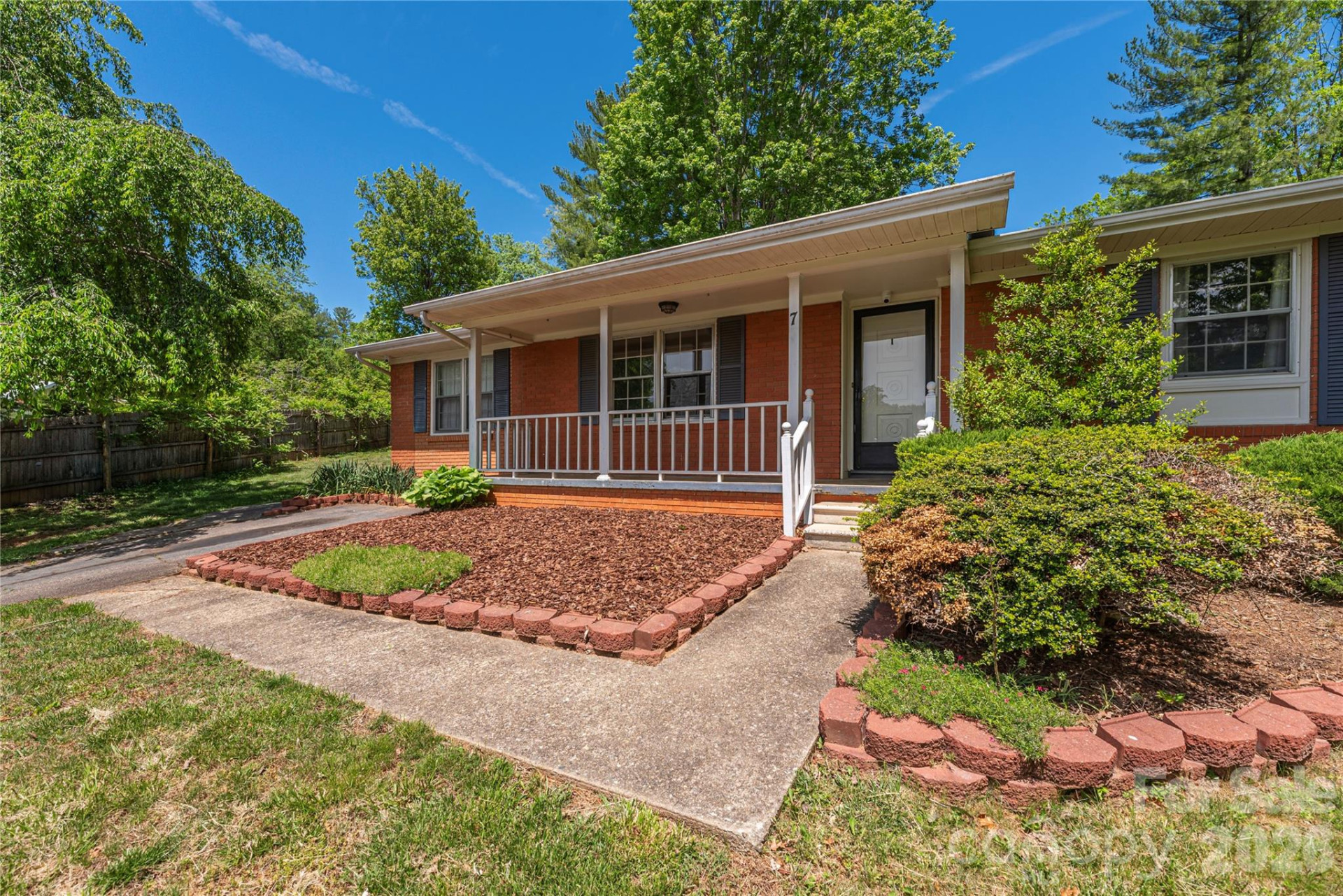 7 Crestview Court - Photo 2