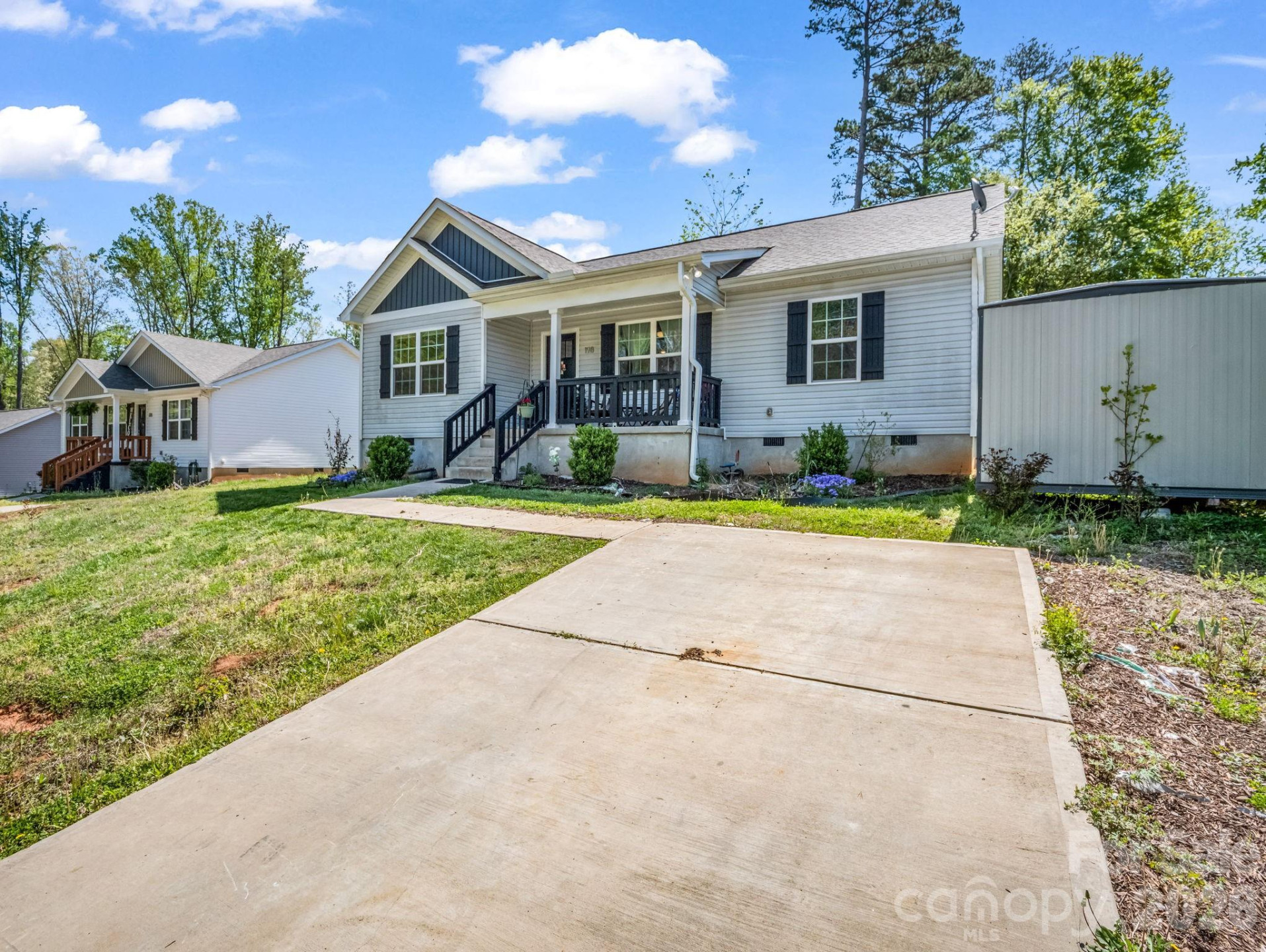 198 Parkland Drive - Photo 2