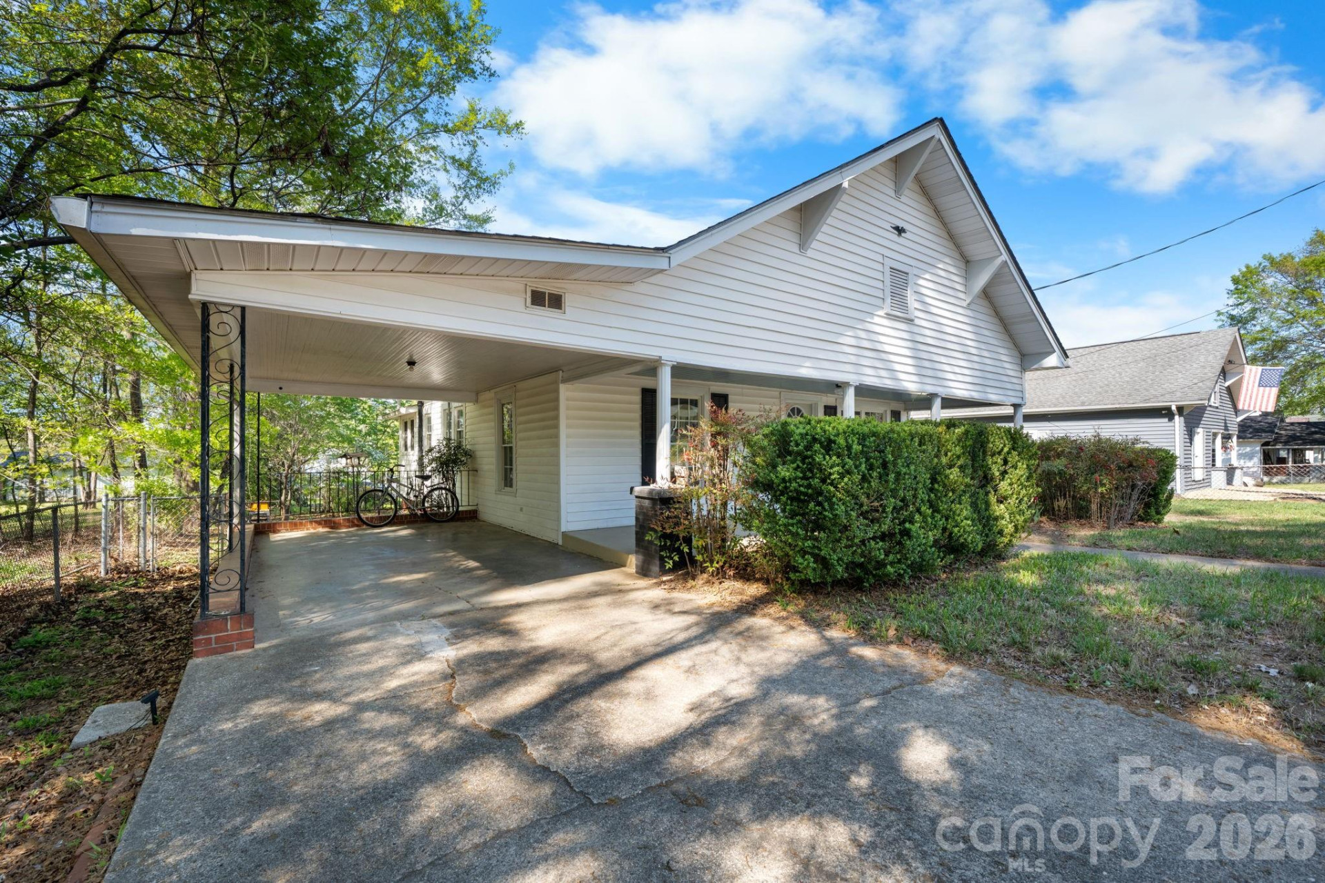 304 Garrou Avenue - Photo 2
