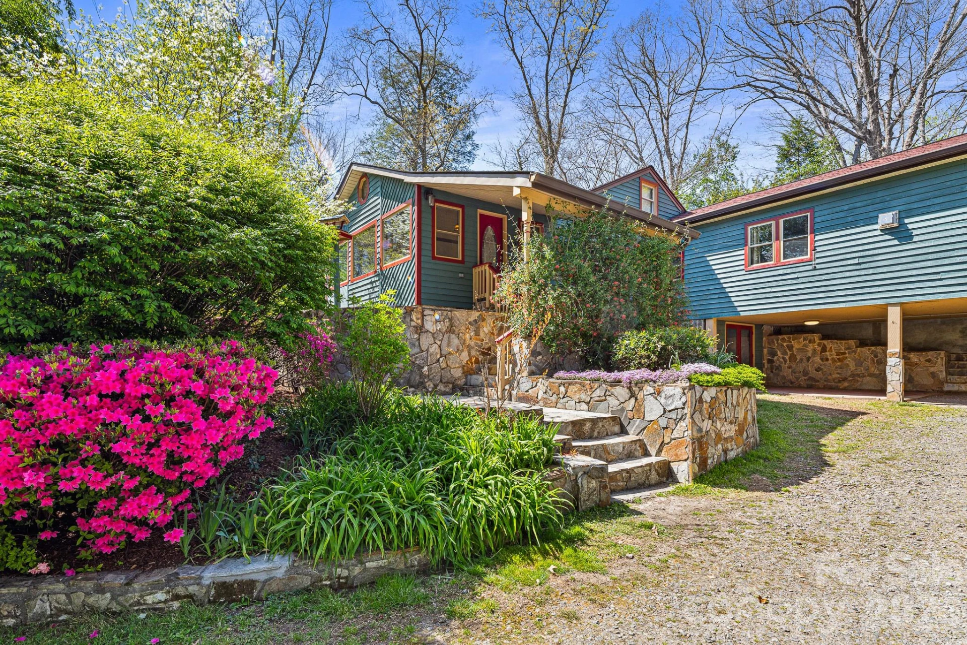 114 Walker Street - Photo 2