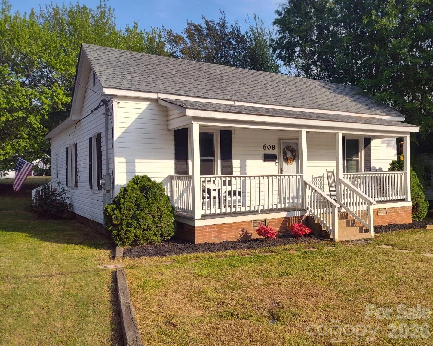 608 Poplar Avenue - Photo 2