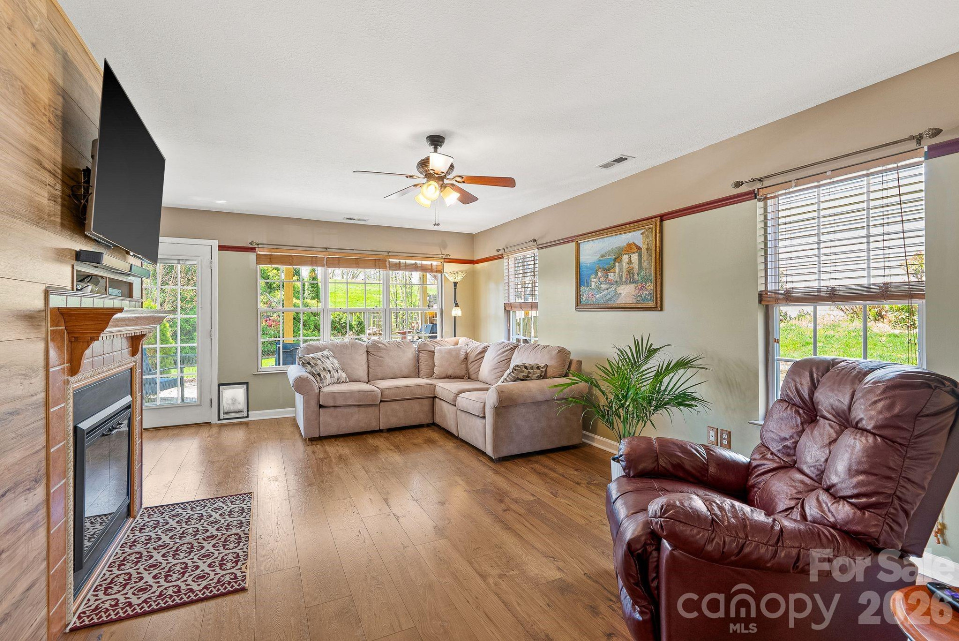 307 Roxbury Place - Photo 2