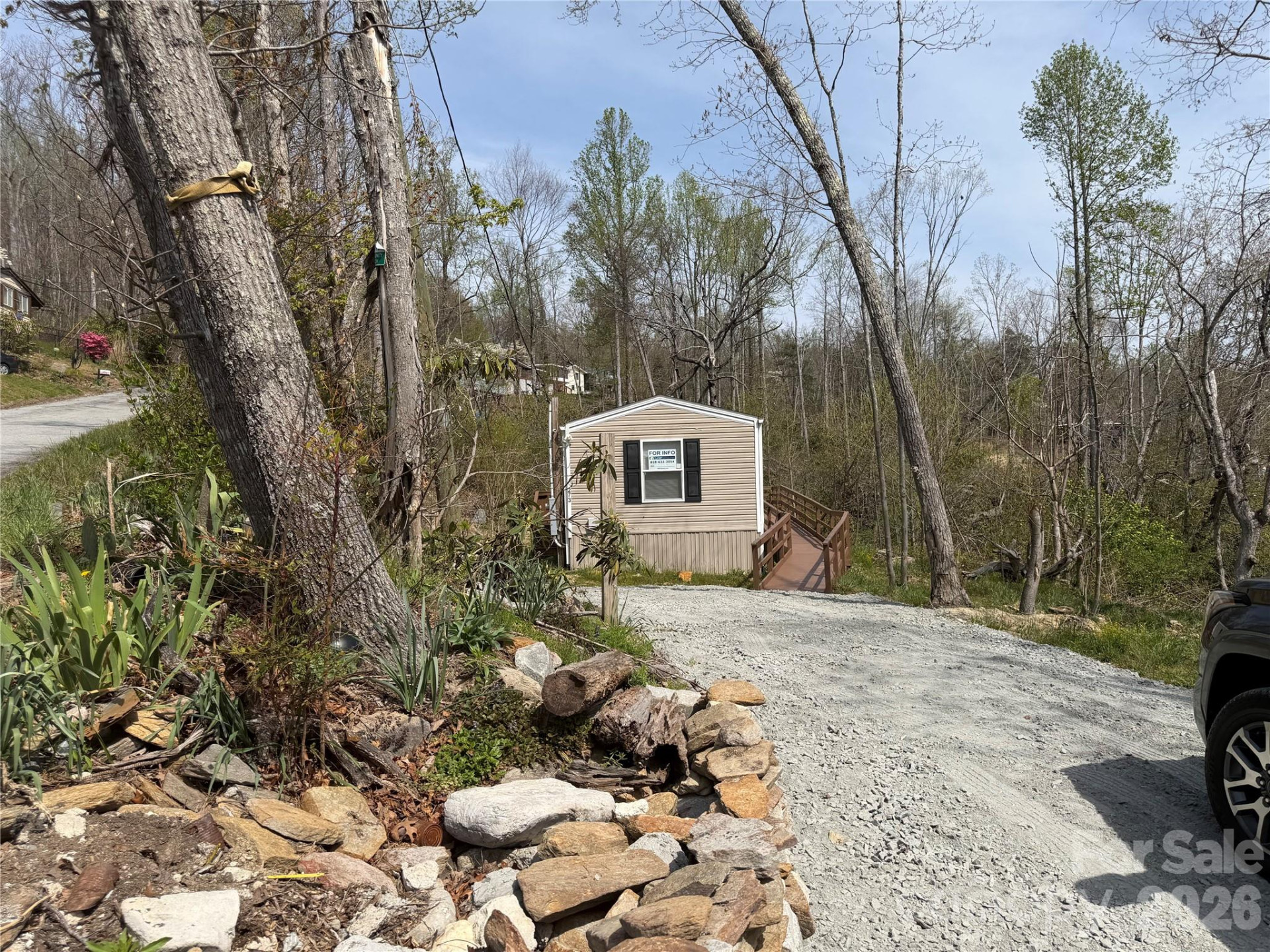 273 McMillan Drive - Photo 2