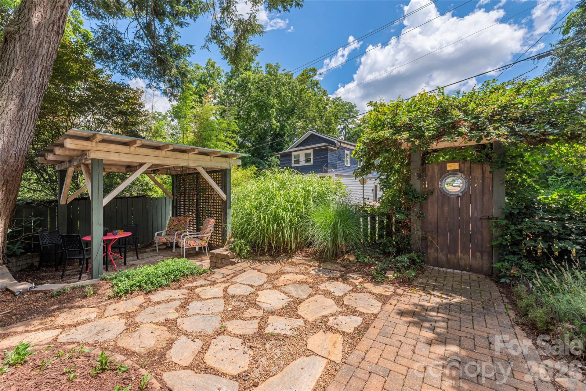 302 Hillside Street - Photo 3
