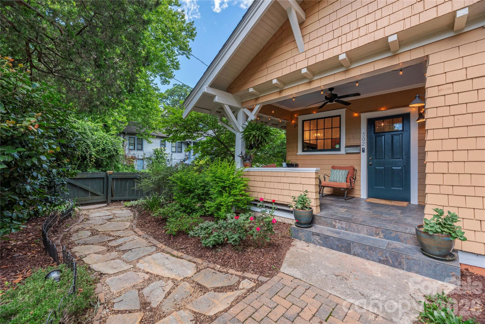 302 Hillside Street - Photo 4