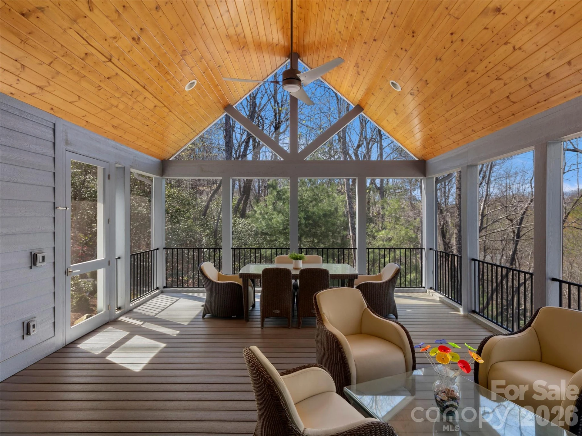 255 Dalhousie Court - Photo 17